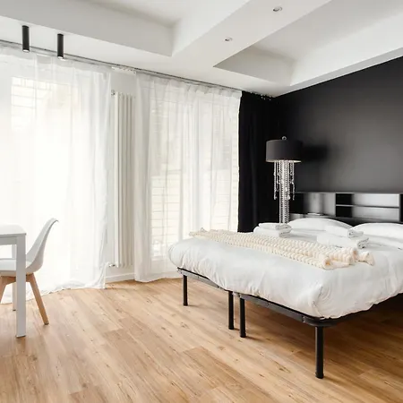 Hostmate - - Imperia's Crystal - Romolo Appartement *