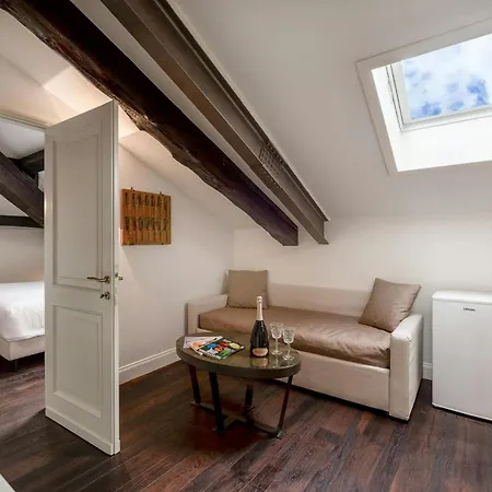 Readmyhostprofile! Luxury 4 Bedroom Penthouse Near Duomo 公寓 *