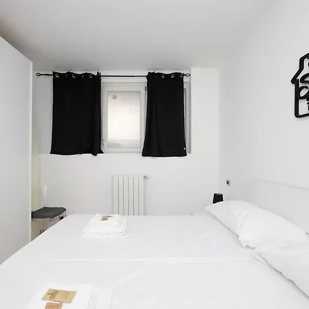 Spacious 70 Mq Self Check-in ,free Parking, San Siro Милан