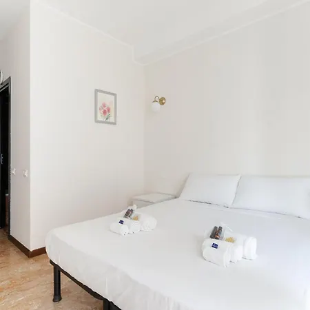 Апартаменты Stazione - Gioia B - Ampio E Luminoso Trilocale D'epoca *
