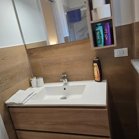 Апартаменты Adriano House *