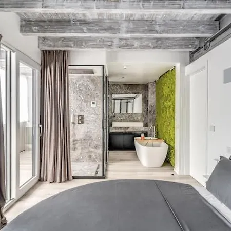 Readmyhostprofile! Luxury 4 Bedroom Penthouse Near Duomo Милан
