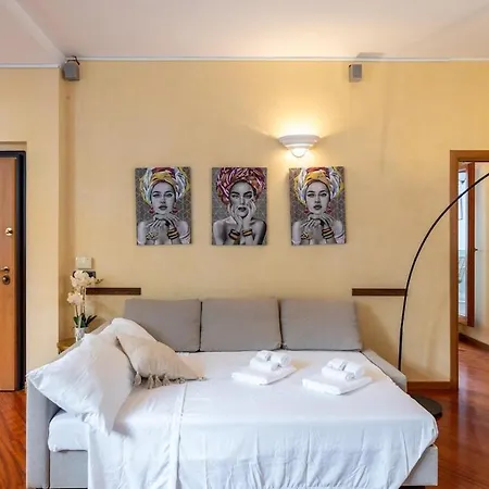 Duomo Milan-attic With Terrace-netflix And Wifi Apartmán *