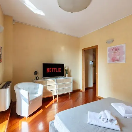 Duomo Milan-attic With Terrace-netflix And Wifi Apartmán *