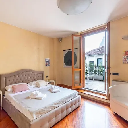 Duomo Milan-attic With Terrace-netflix And Wifi Apartmán