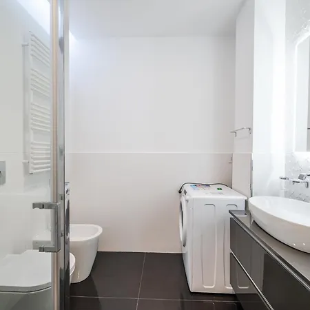 Duomo Area Luxury Design & Netflix Mood شقة