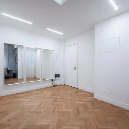 Elegant And Spacious Luxury In Bullona Lejlighed