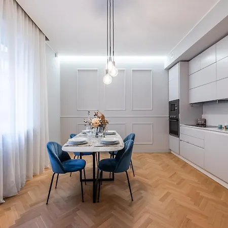 Elegant And Spacious Luxury In Bullona Lejlighed Milano