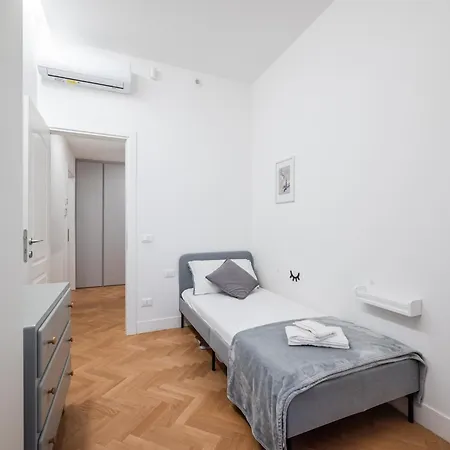 Elegant And Spacious Luxury In Bullona