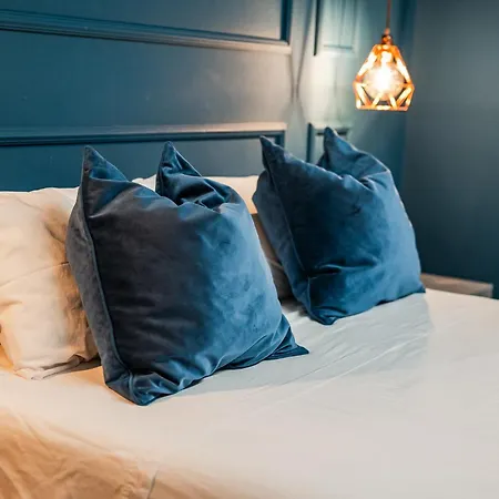 Elegant And Spacious Luxury In Bullona Lejlighed Milano