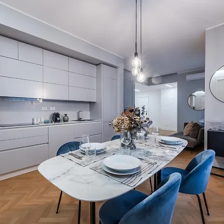 Elegant And Spacious Luxury In Bullona Lejlighed