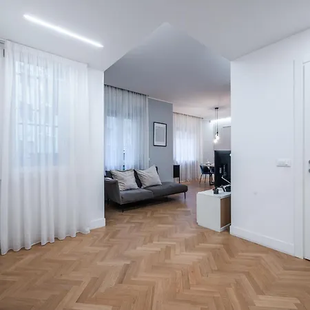 Elegant And Spacious Luxury In Bullona *