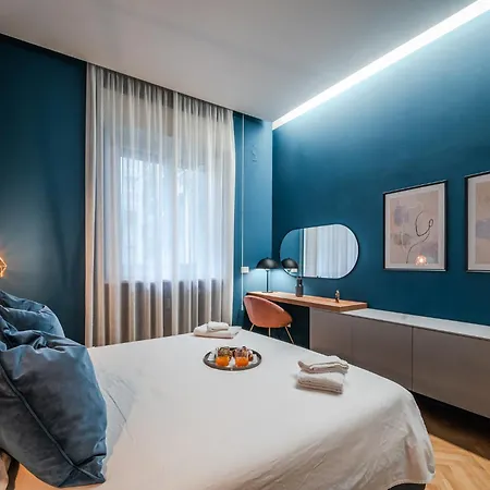 Elegant And Spacious Luxury In Bullona Milano