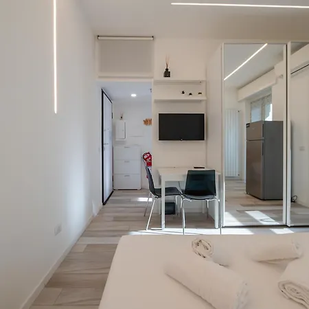 I-host - Cambiasi 8 公寓