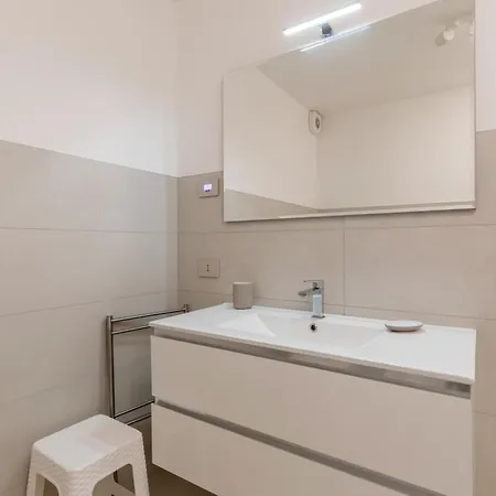 Monumentale M5 - 6 Ospiti & Famiglie Con 2 Bagni E דירה