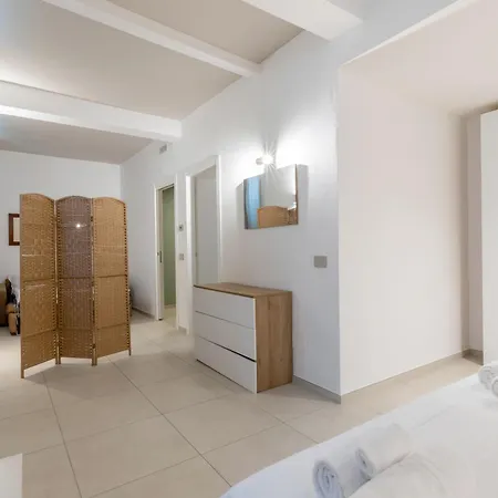 Monumentale M5 - 6 Ospiti & Famiglie Con 2 Bagni E דירה