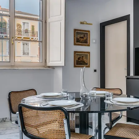 Appartement Duomo3'-skylight-idropool-private-cinema-freepark Milaan