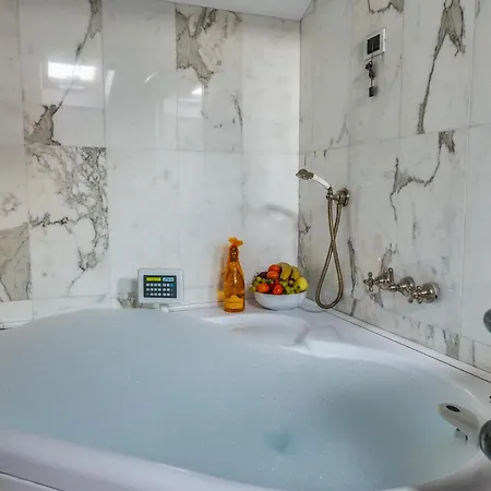 Duomo3'-skylight-idropool-private-cinema-freepark * Milaan