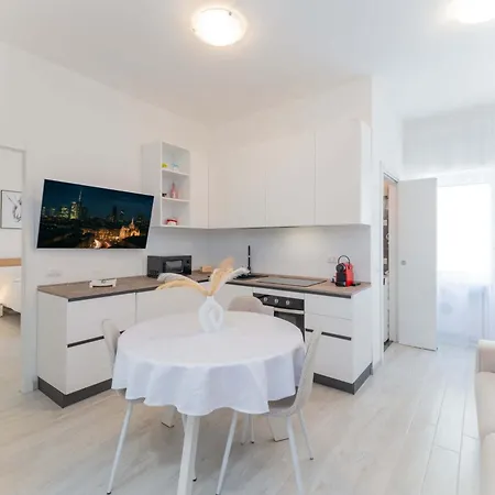 Апартаменты Casa Raffaella Comfort E Smart Working Vicino M3 E Bus *