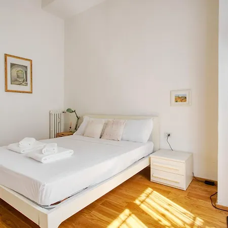 Διαμέρισμα Just Urban Stays - Bilocale Con Spazio Esterno - 10 Min Duomo In Tram