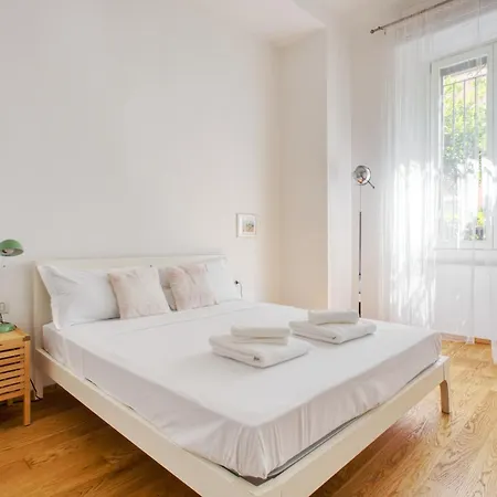 Just Urban Stays - Bilocale Con Spazio Esterno - 10 Min Duomo In Tram * Μιλάνο