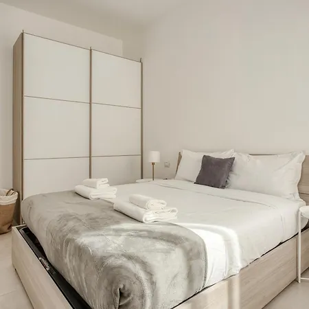 Just Urban Stays - Bilocale Moderno Navigli - Metro M2 Apartmán