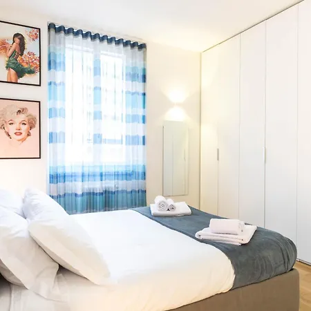 Corner 15 - 5 Min Dalla Stazione アパート *