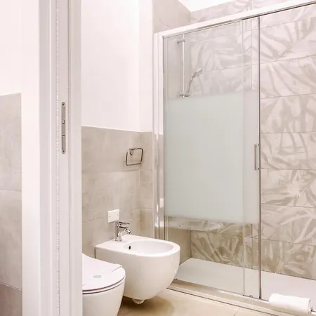 Just Urban Stays - Bilocale Moderno Navigli - Metro M2 * Милан