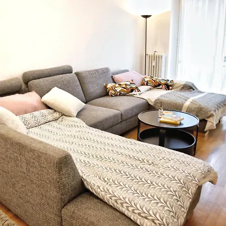 شقة Spacious And Modern Apartment - Solari ميلان