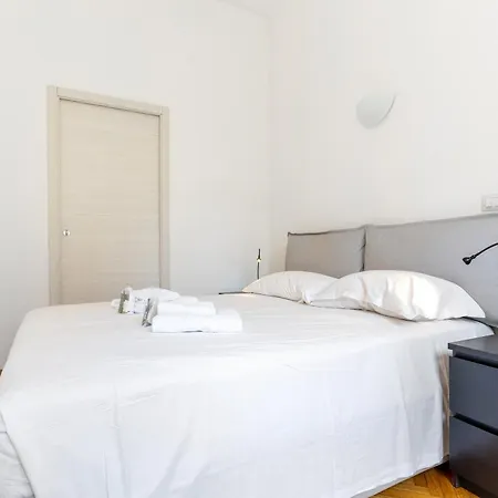 Apartament Elegant Near Bocconi Mediolan