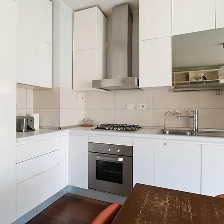 Guesthost - Stylish Viale Toscana * ميلان