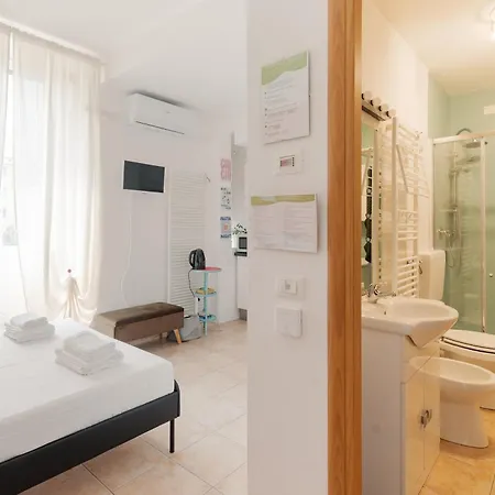 Guesthost - Step Into - Tortona District