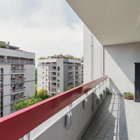 Guesthost - Bisceglie M1 Balcony * Милан