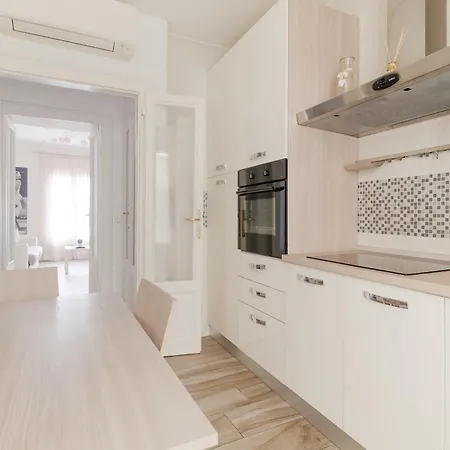 Guesthost - Cosy Porta Venezia & Buenos Aires!