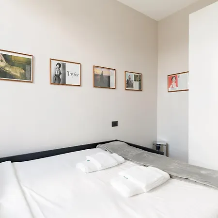 Guest Host - Parco Trotter Cosy