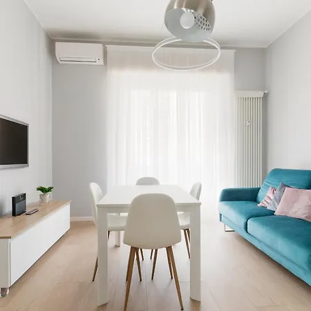 Guesthost - Cozy & Bright Апартаменты *