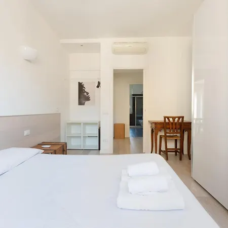 Guesthost - Navigli Modern With Balcony Lägenhet