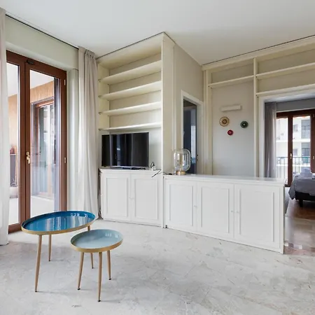 Apartmán Guesthost - Naba Elegant & Spacious With 3 Balconies *