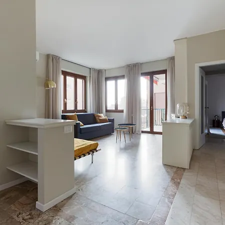 Guesthost - Naba Elegant & Spacious With 3 Balconies * Milán