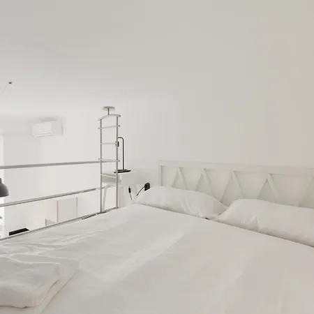 Guesthost - Cosy In The Heart Of Apartman Milánó