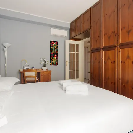 Guesthost - Unimi & Politecnico Roomy With Balcony 아파트 밀라노