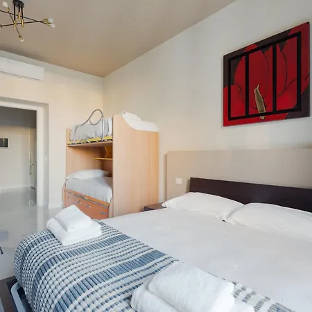 Guesthost - Bright With Balcony - Piazzale Loreto Apartman