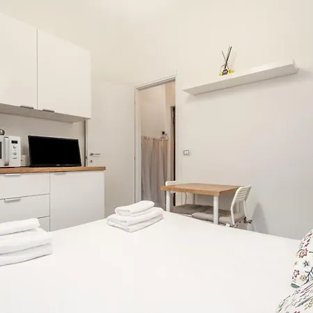 Guesthost - Porta Romana Tiny *