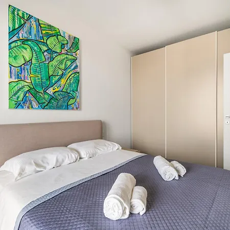 Guesthost - Brand New Renovated Terrace *