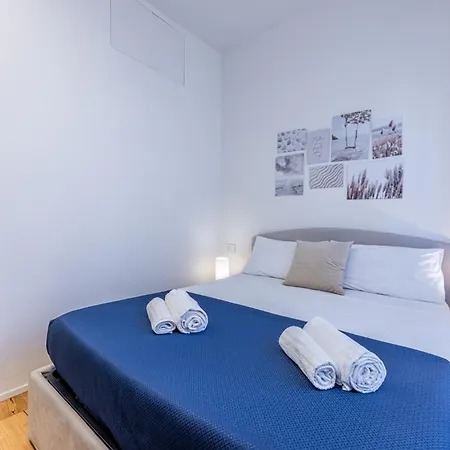 Lägenhet Porta Venezia Elegante Bilocale