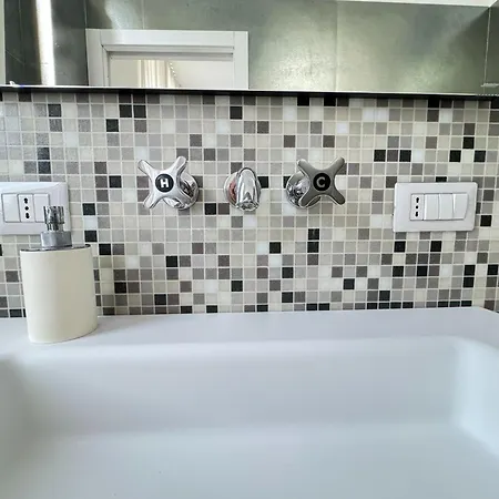 Sant'agostino Large & Elegant Apartment, 밀라노