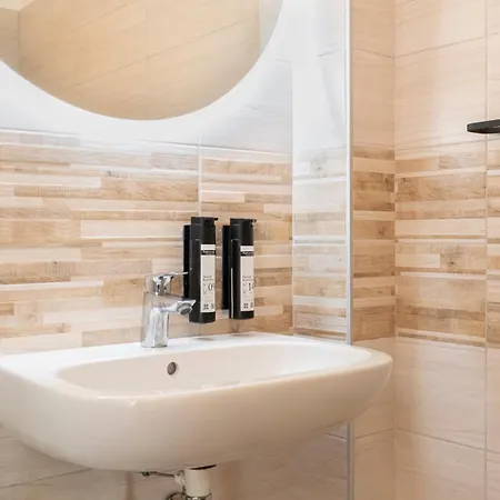 Relstay - Amendola 4*