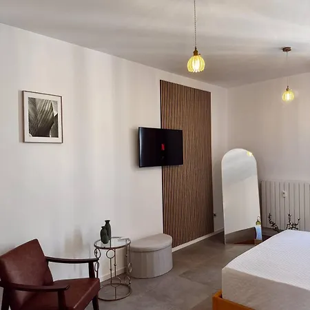 Apartment Charming 2 Bed With Private Baths In Center