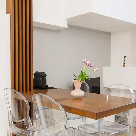 Inama - Eleganza Minimal Tra Studi E Politecnico Milan