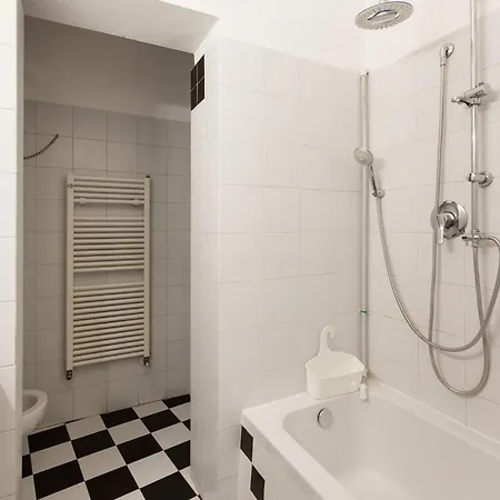 Design E Comfort Tra I Navigli E Il Duomo - Ticinese Апартаменты *